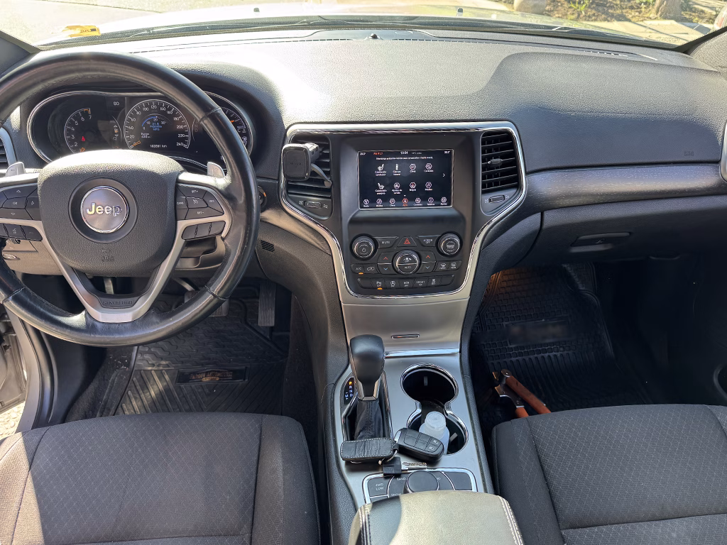 Jeep Grand Cherokee Laredo 4x4 año 2018