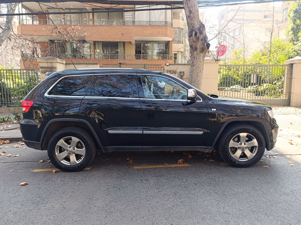 Jeep Grand Cherokee Laredo 4x4 año 2012