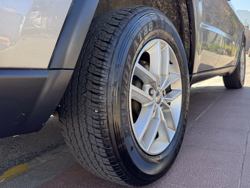 Jeep Grand Cherokee Laredo 4x4 año 2018