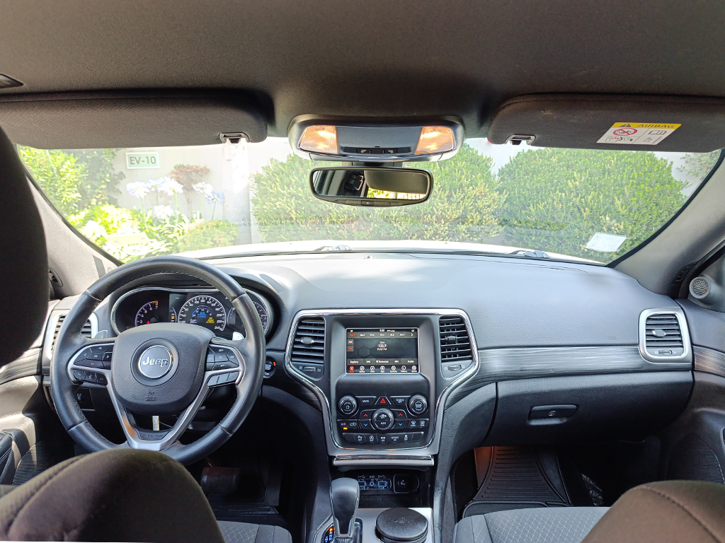Jeep Grand Cherokee Laredo 4x4 año 2019