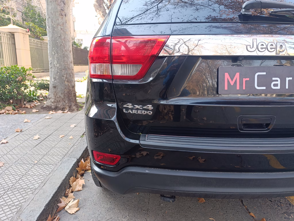 Jeep Grand Cherokee Laredo 4x4 año 2012