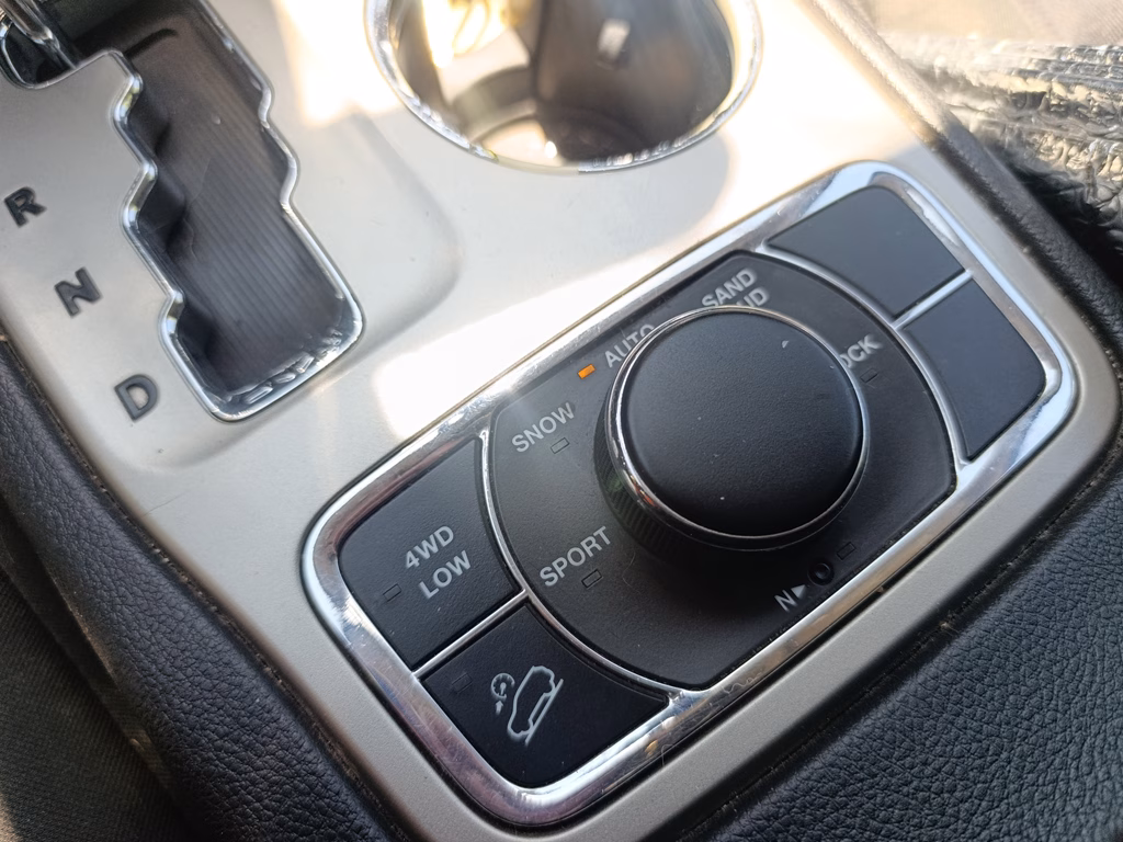 Jeep Grand Cherokee Laredo 4x4 año 2012