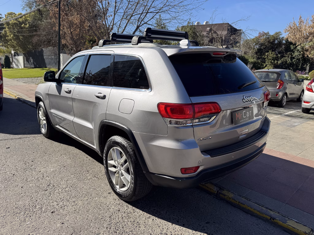Jeep Grand Cherokee Laredo 4x4 año 2018