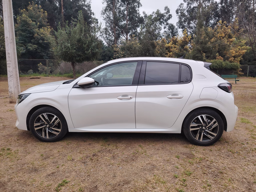 Peugeot 208 1.2 Active Pack año 2022