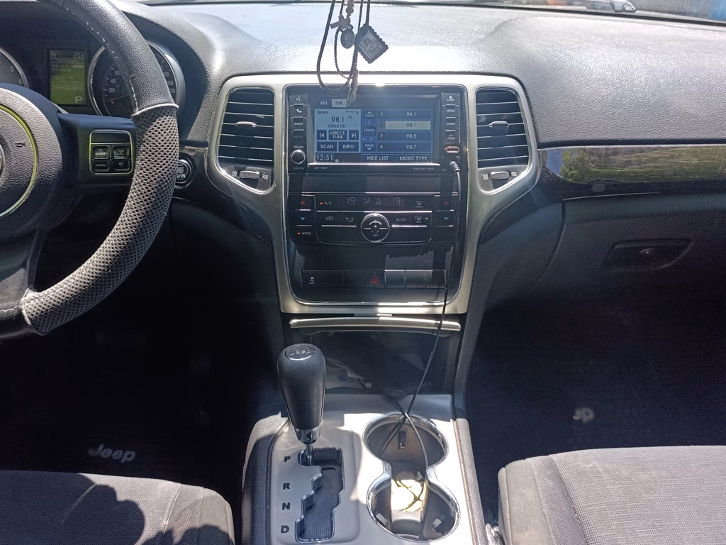 Jeep Grand Cherokee Laredo 4x4 año 2012