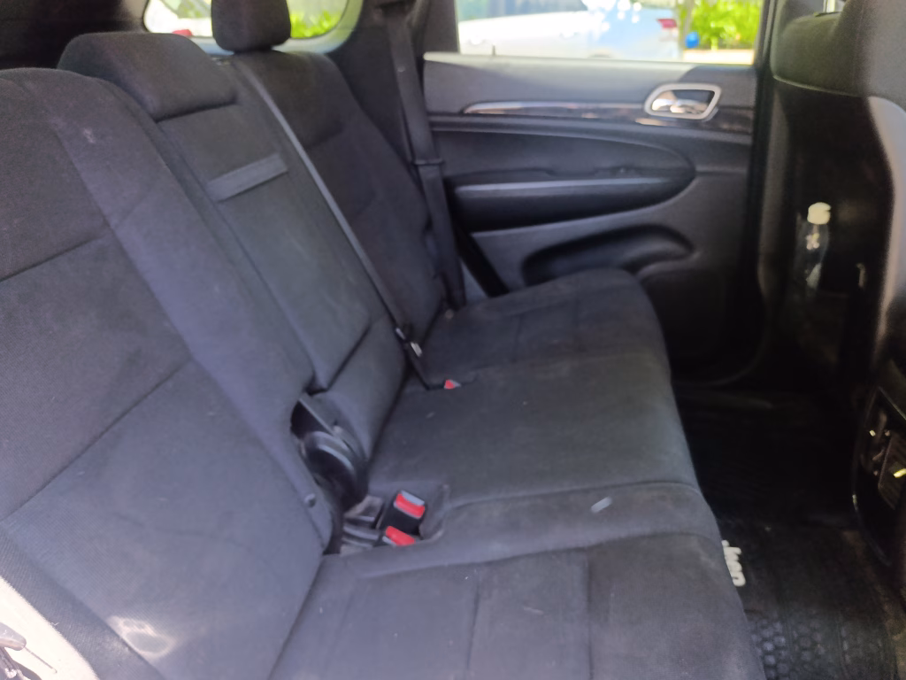 Jeep Grand Cherokee Laredo 4x4 año 2012