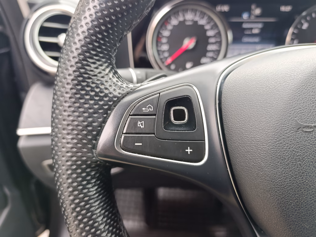 Mercedes-Benz E220 D No Se La Version año 2017