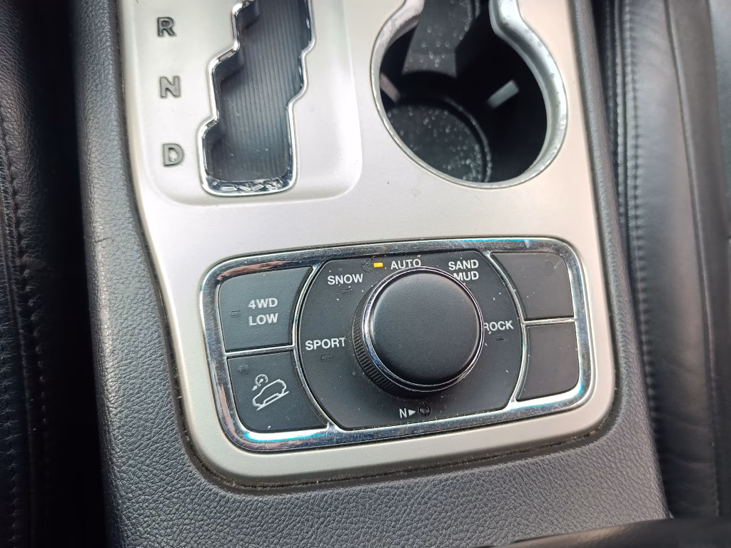 Jeep Grand Cherokee Laredo 4x4 año 2012