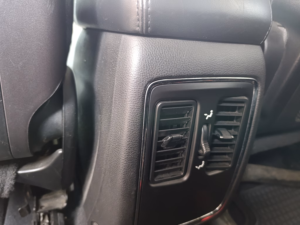 Jeep Grand Cherokee Laredo 4x4 año 2012