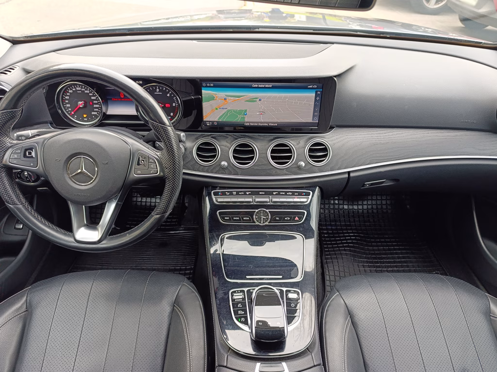 Mercedes-Benz E220 D No Se La Version año 2017