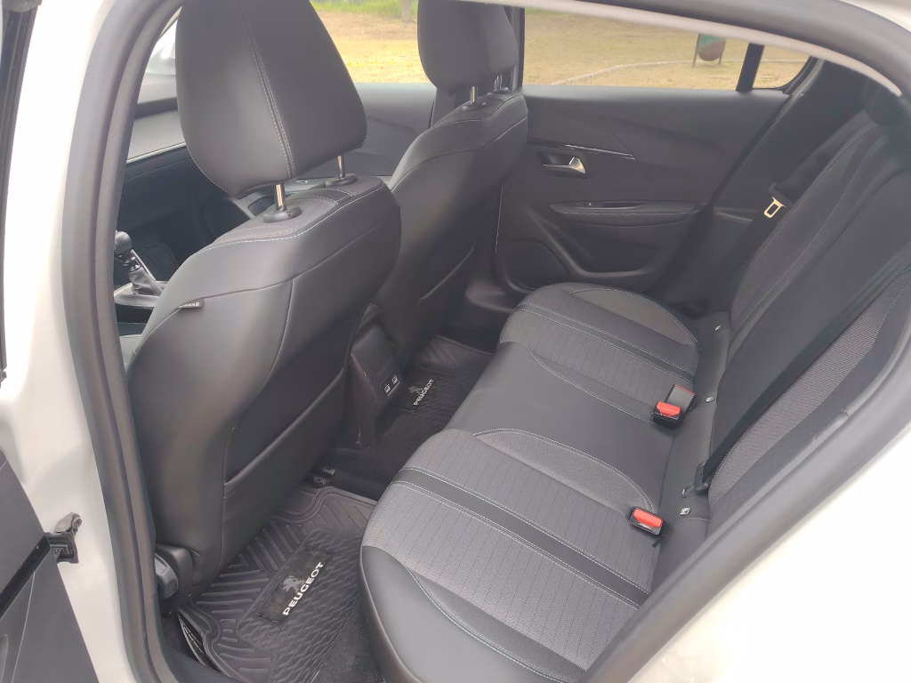 Peugeot 208 1.2 Active Pack año 2022