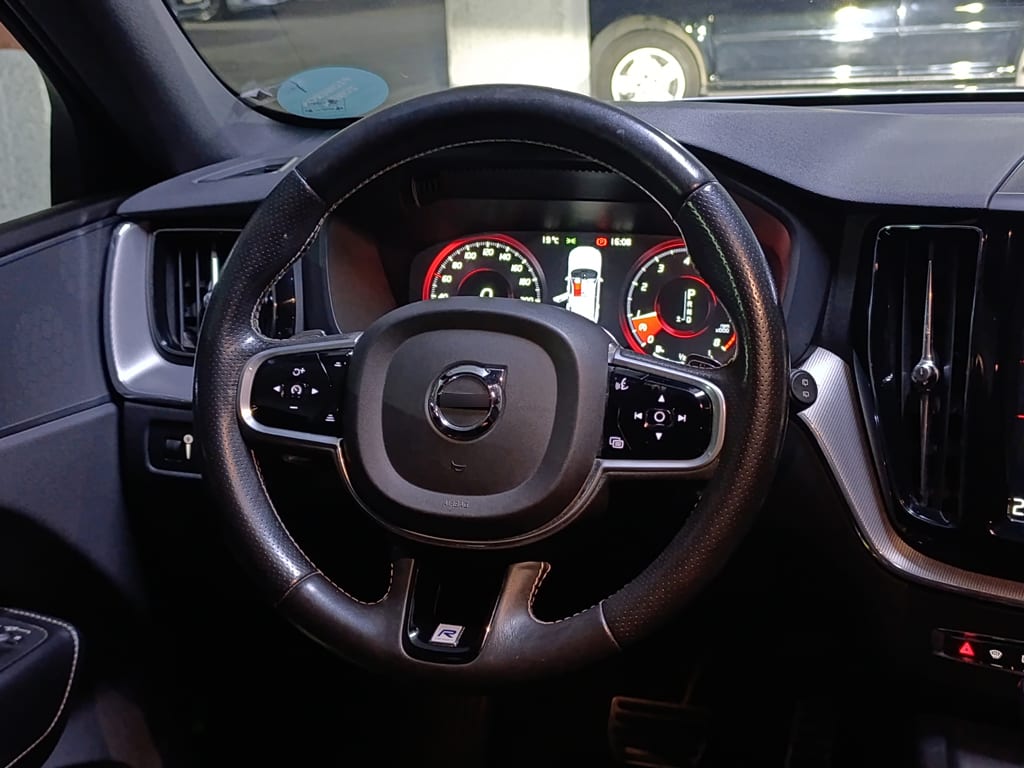 Volvo Xc60 T6 R-Design año 2018