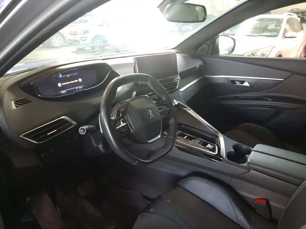 Peugeot 3008 1.5 Allure Pack Bluehdi 130 4x2 Eat8 5p año 2024