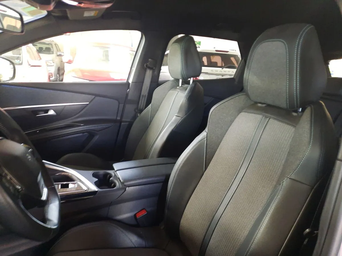 Peugeot 3008 1.5 Allure Pack Bluehdi 130 4x2 Eat8 5p año 2024