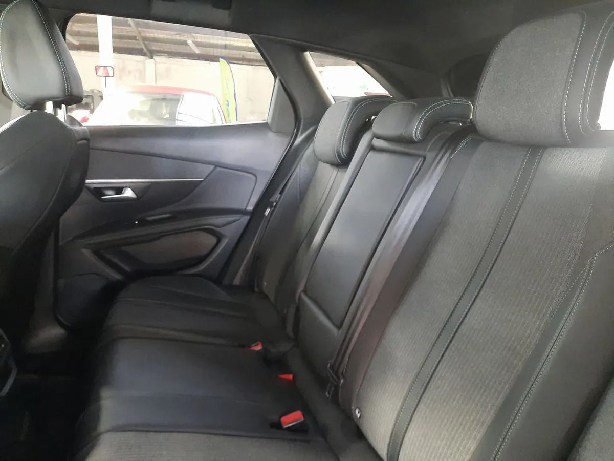 Peugeot 3008 1.5 Allure Pack Bluehdi 130 4x2 Eat8 5p año 2024