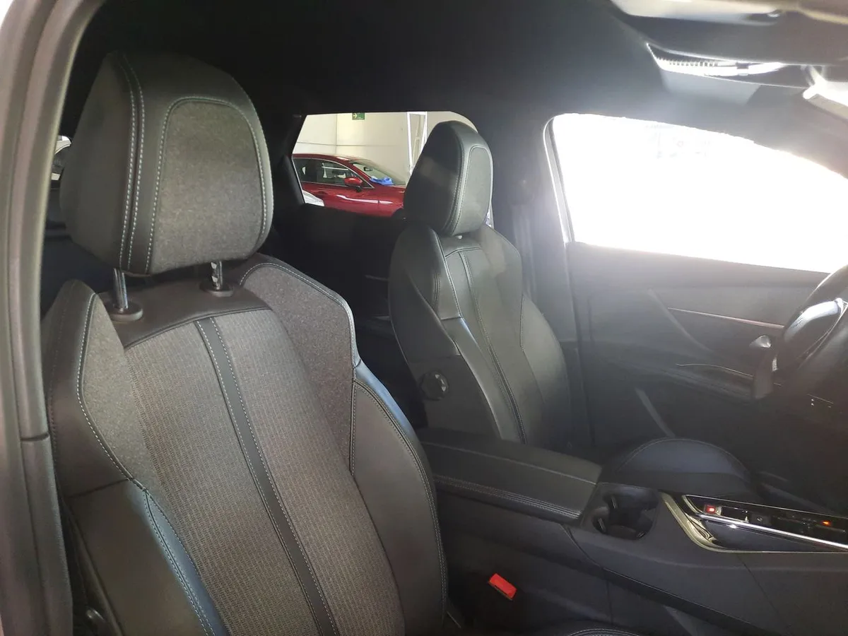 Peugeot 3008 1.5 Allure Pack Bluehdi 130 4x2 Eat8 5p año 2024