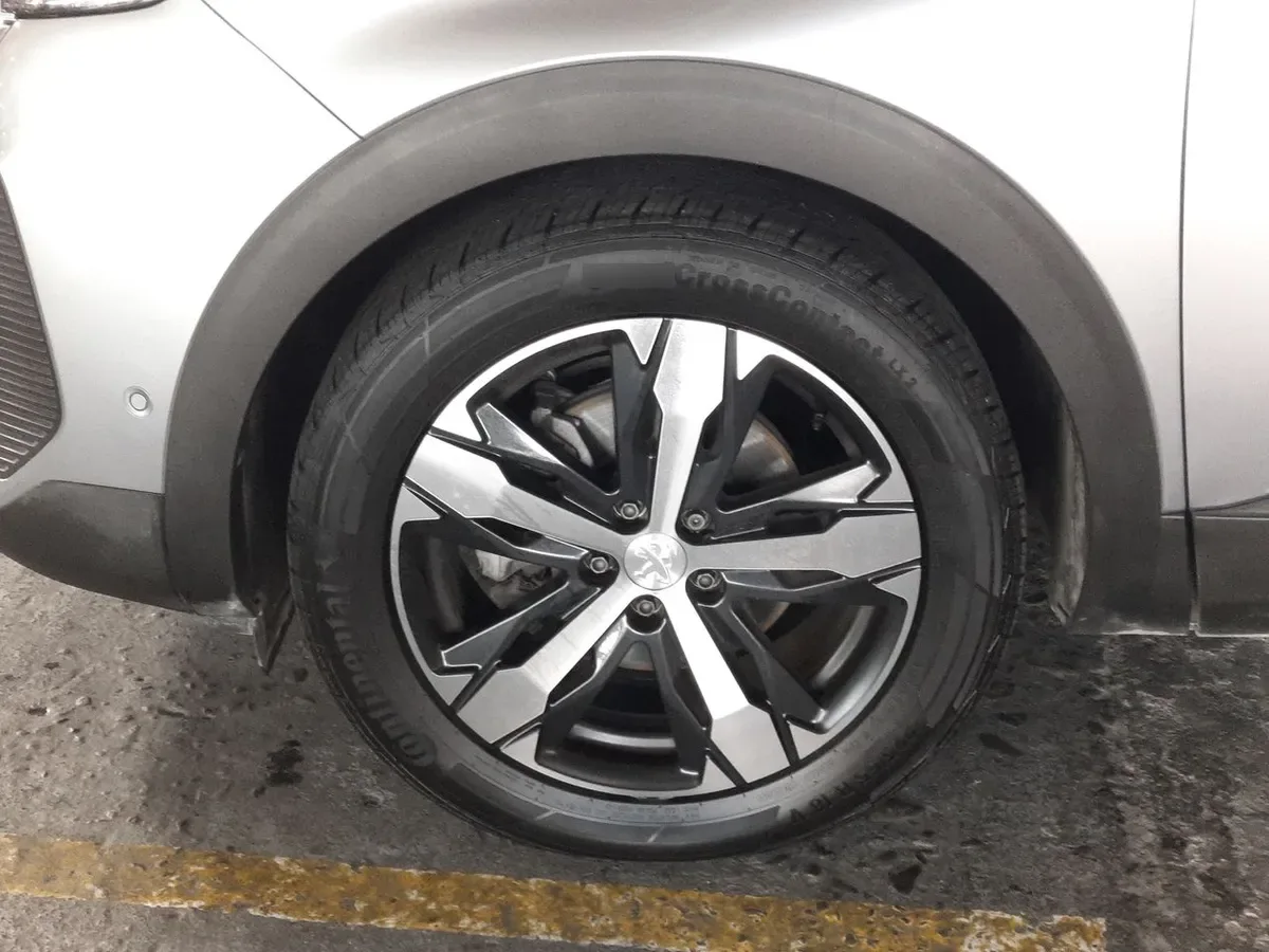 Peugeot 3008 1.5 Allure Pack Bluehdi 130 4x2 Eat8 5p año 2024