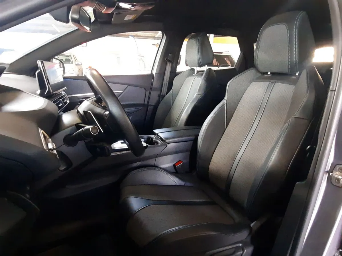Peugeot 3008 1.5 Allure Pack Bluehdi 130 4x2 Eat8 5p año 2024