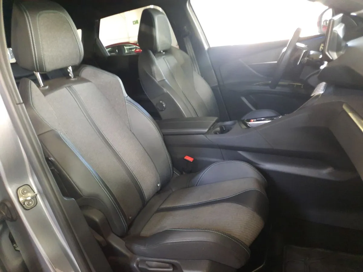 Peugeot 3008 1.5 Allure Pack Bluehdi 130 4x2 Eat8 5p año 2024