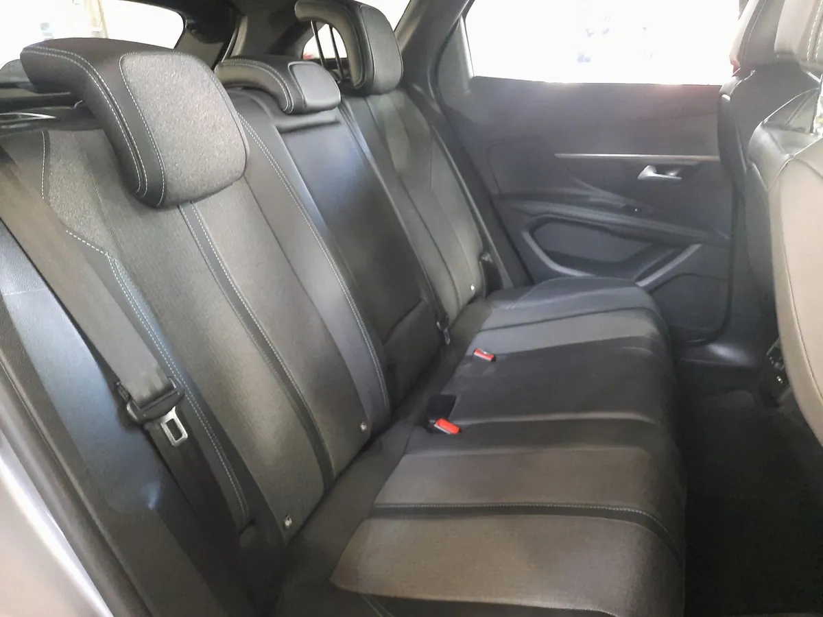 Peugeot 3008 1.5 Allure Pack Bluehdi 130 4x2 Eat8 5p año 2024