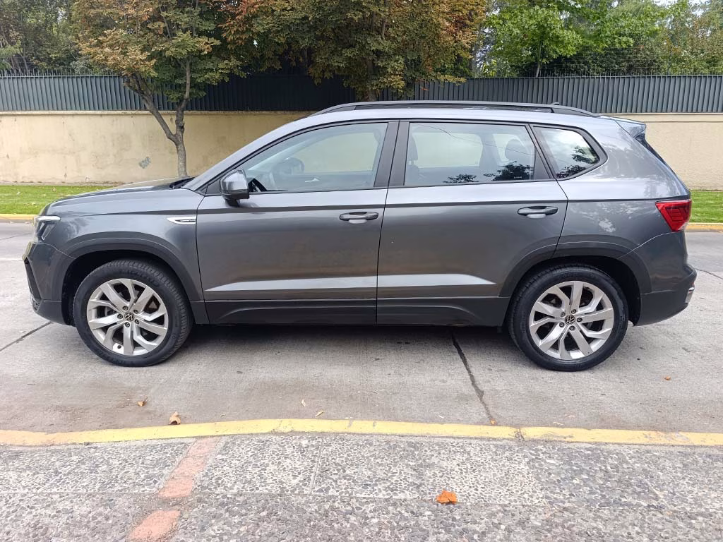 Volkswagen Taos Comfortline año 2023