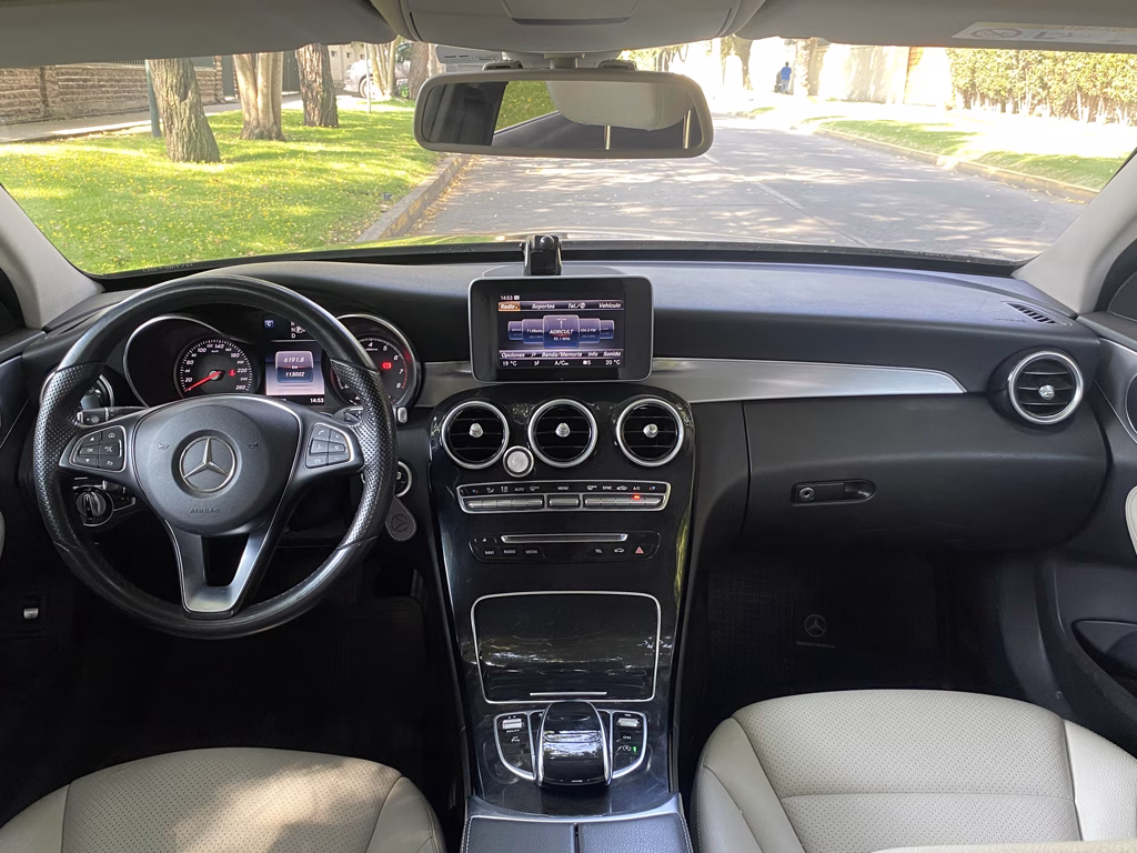 Mercedes Benz C180 1.6 año 2015