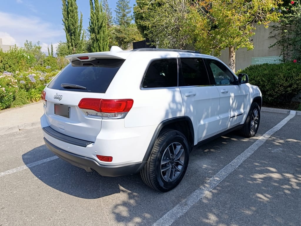 Jeep Grand Cherokee Laredo 4x4 año 2019