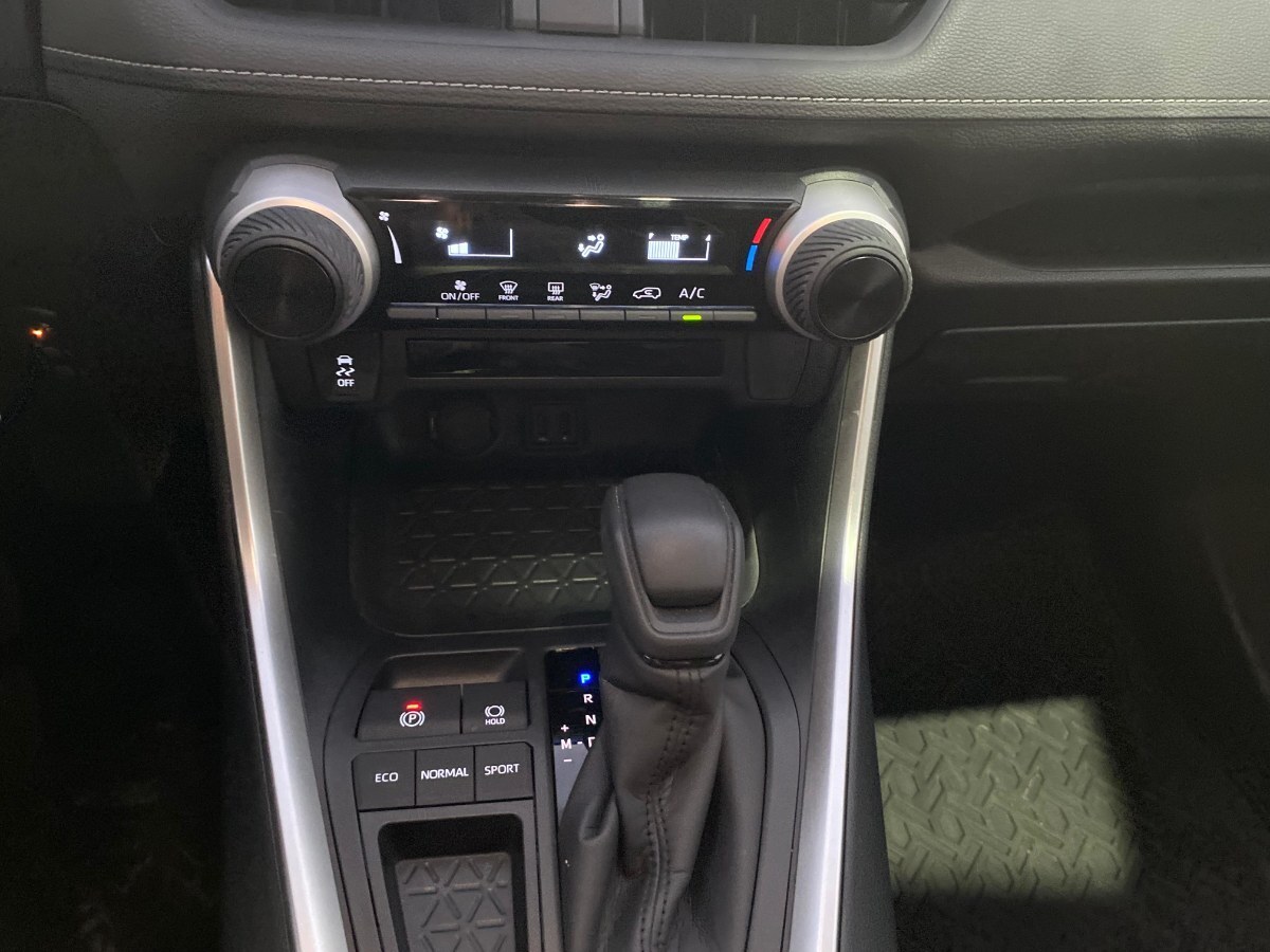 Toyota Rav 4 2.0 4x2 Cvt año 2025