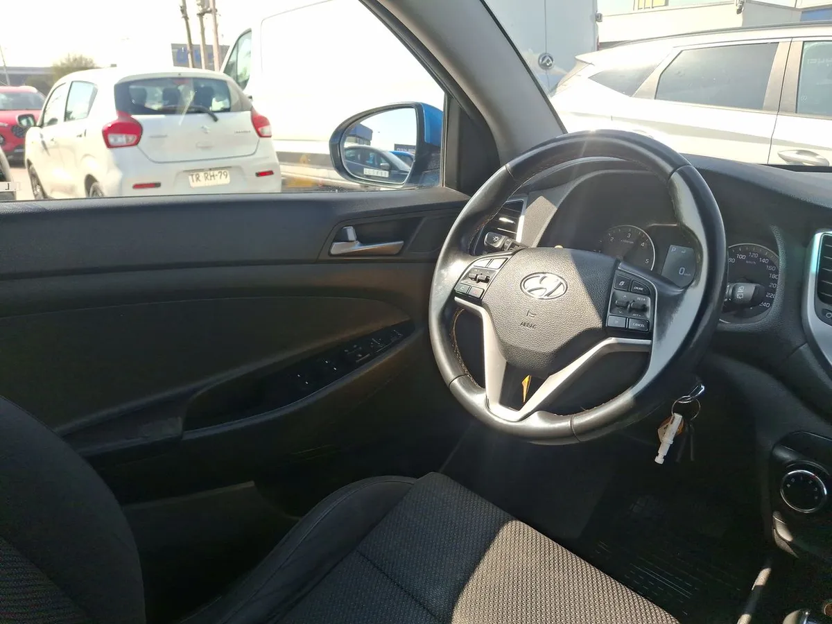 Hyundai Tucson 2.0 Crdi Diesel Advance 4x2 At 5p año 2018