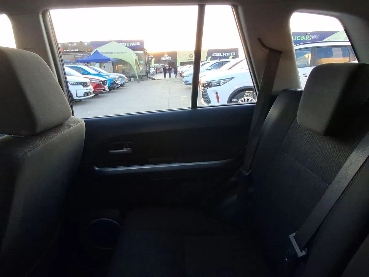 Suzuki Grand Nomade 2.4 Glx Sport 4x2 Mt 5p año 2018