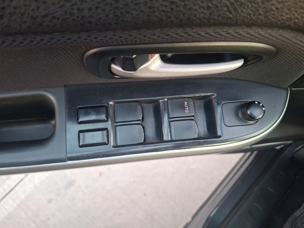 Suzuki Grand Nomade 2.4 Glx Sport 4x2 Mt 5p año 2018