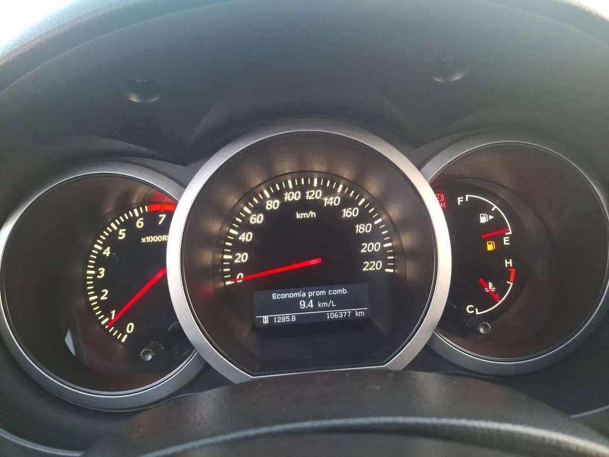 Suzuki Grand Nomade 2.4 Glx Sport 4x2 Mt 5p año 2018