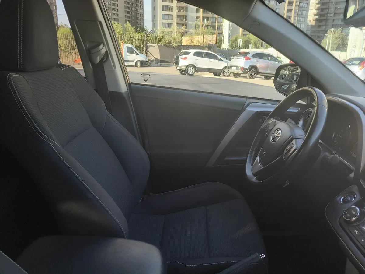 Toyota Rav 4 2.0 4x2 Super Lujo Cvt At 5p año 2019