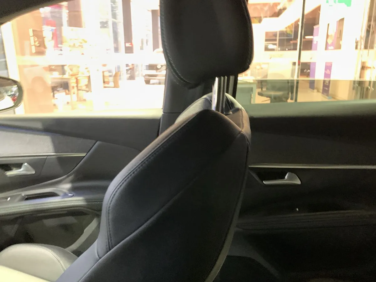 Peugeot 3008 1.5 Allure Pack Bluehdi 130 4x2 Eat8 5p año 2024
