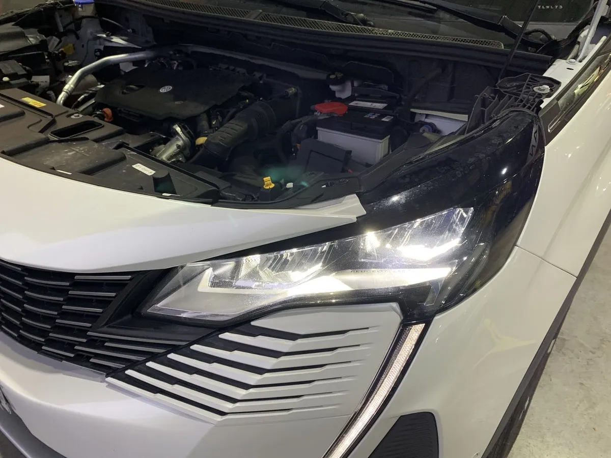 Peugeot 3008 1.5 Allure Pack Bluehdi 130 4x2 Eat8 5p año 2024