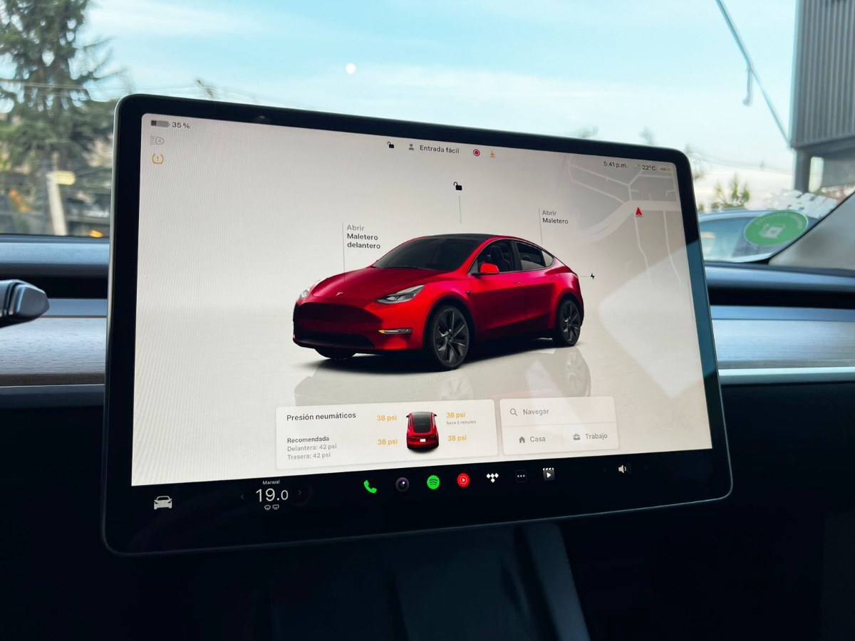 Tesla Model Y Standart Range año 2025