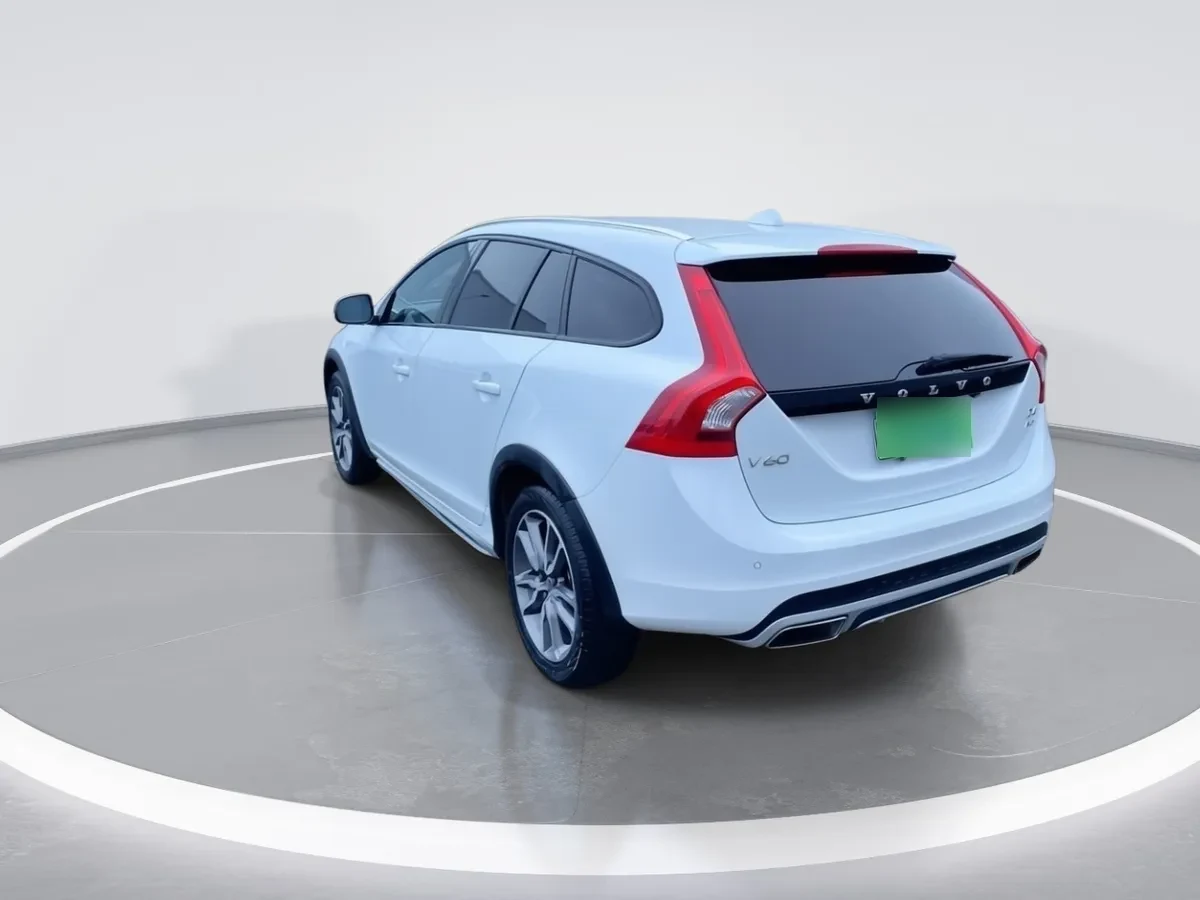 Volvo V60 2.5 D4 Diesel Cross Country Comfort Awd At 5p año 2019