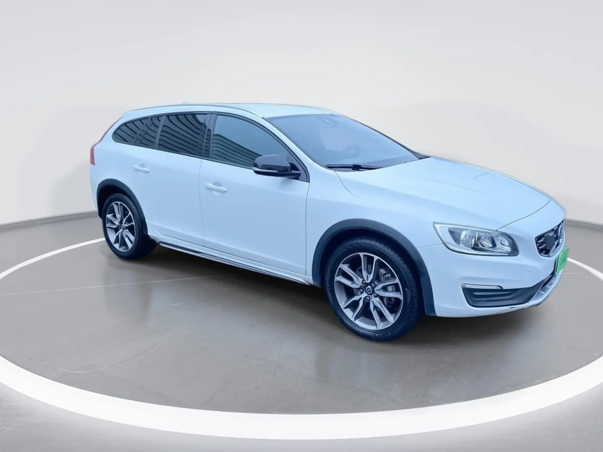 Volvo V60 2.5 D4 Diesel Cross Country Comfort Awd At 5p año 2019