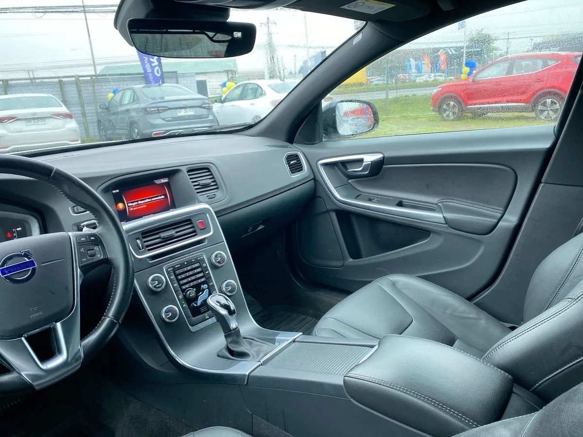 Volvo V60 2.5 D4 Diesel Cross Country Comfort Awd At 5p año 2019