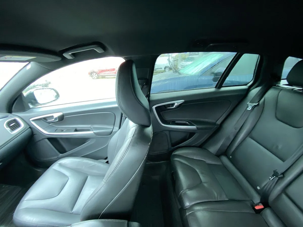Volvo V60 2.5 D4 Diesel Cross Country Comfort Awd At 5p año 2019