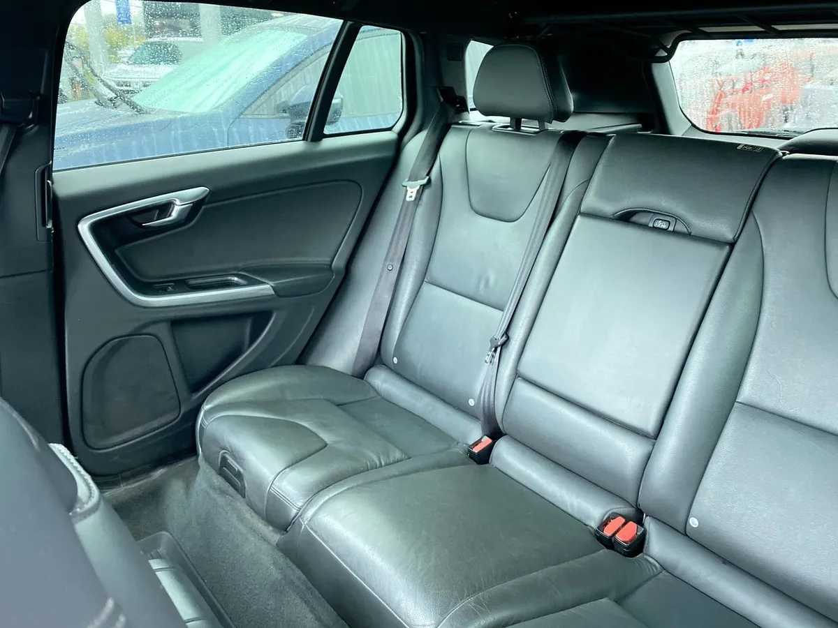 Volvo V60 2.5 D4 Diesel Cross Country Comfort Awd At 5p año 2019