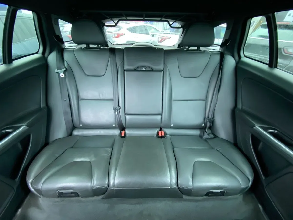 Volvo V60 2.5 D4 Diesel Cross Country Comfort Awd At 5p año 2019