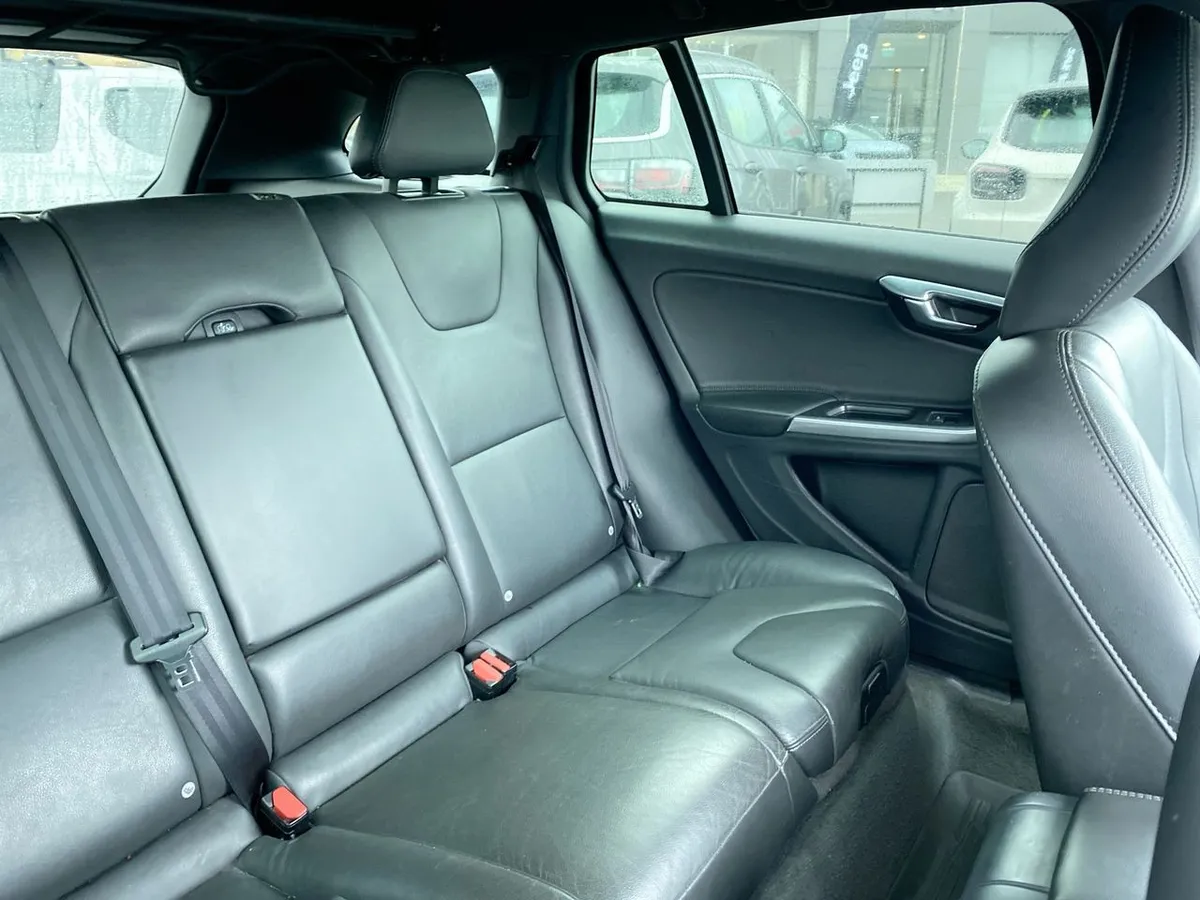 Volvo V60 2.5 D4 Diesel Cross Country Comfort Awd At 5p año 2019