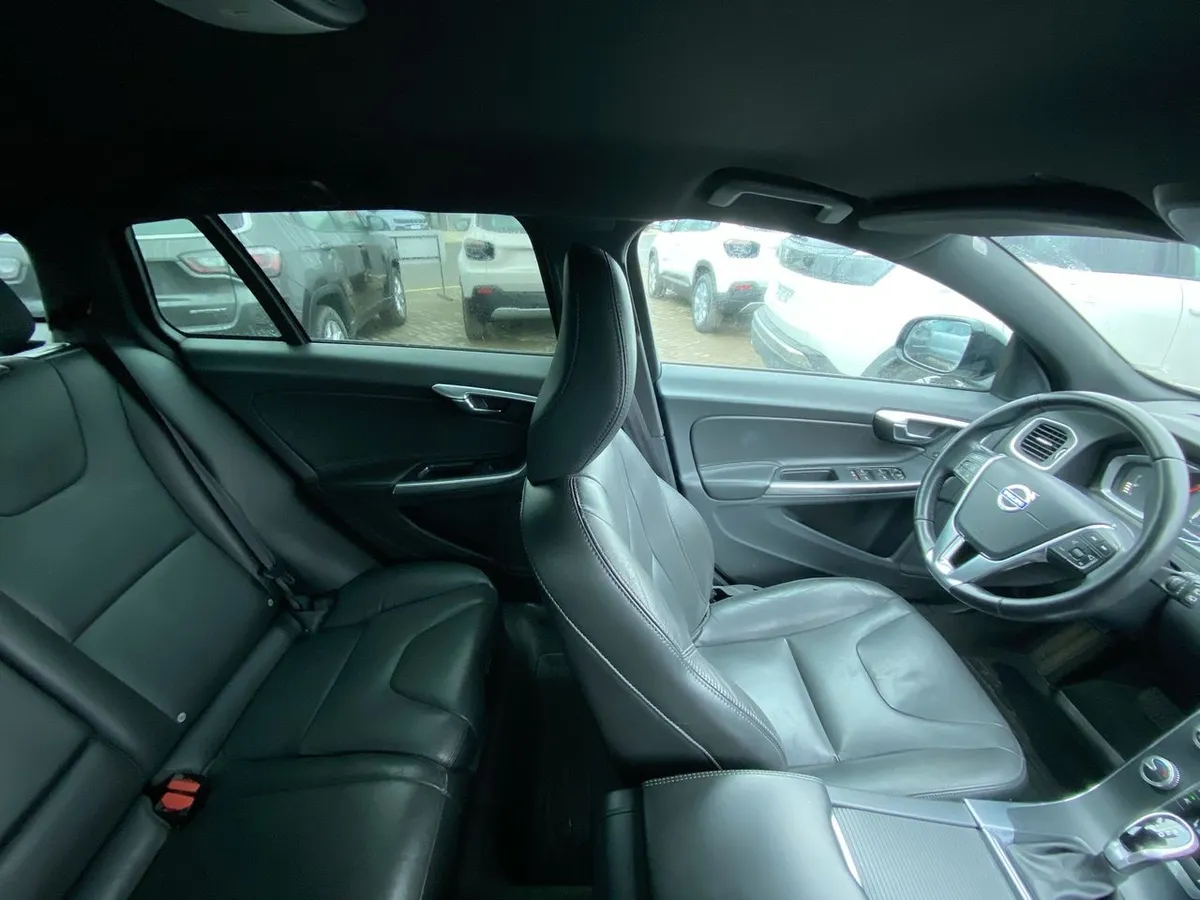 Volvo V60 2.5 D4 Diesel Cross Country Comfort Awd At 5p año 2019