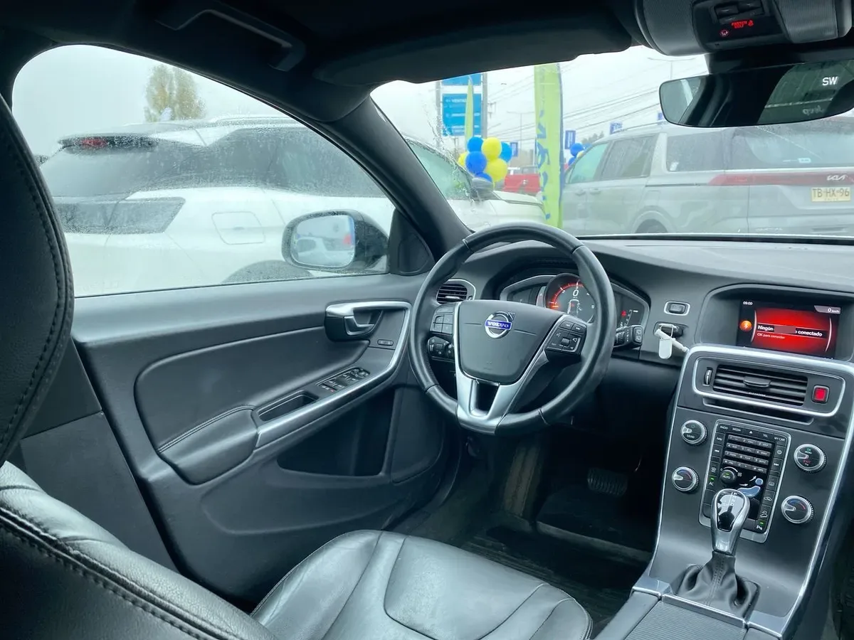 Volvo V60 2.5 D4 Diesel Cross Country Comfort Awd At 5p año 2019