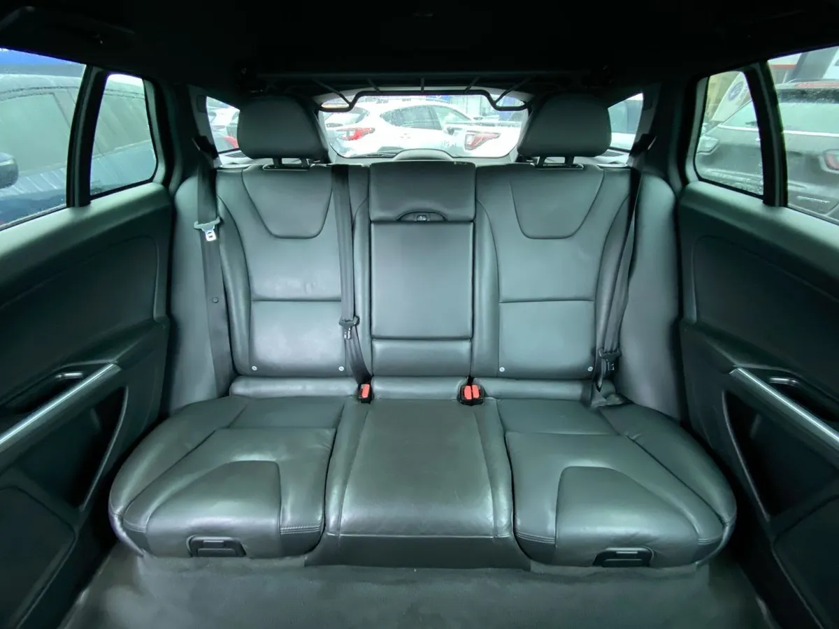 Volvo V60 2.5 D4 Diesel Cross Country Comfort Awd At 5p año 2019