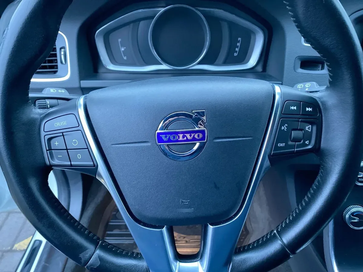 Volvo V60 2.5 D4 Diesel Cross Country Comfort Awd At 5p año 2019