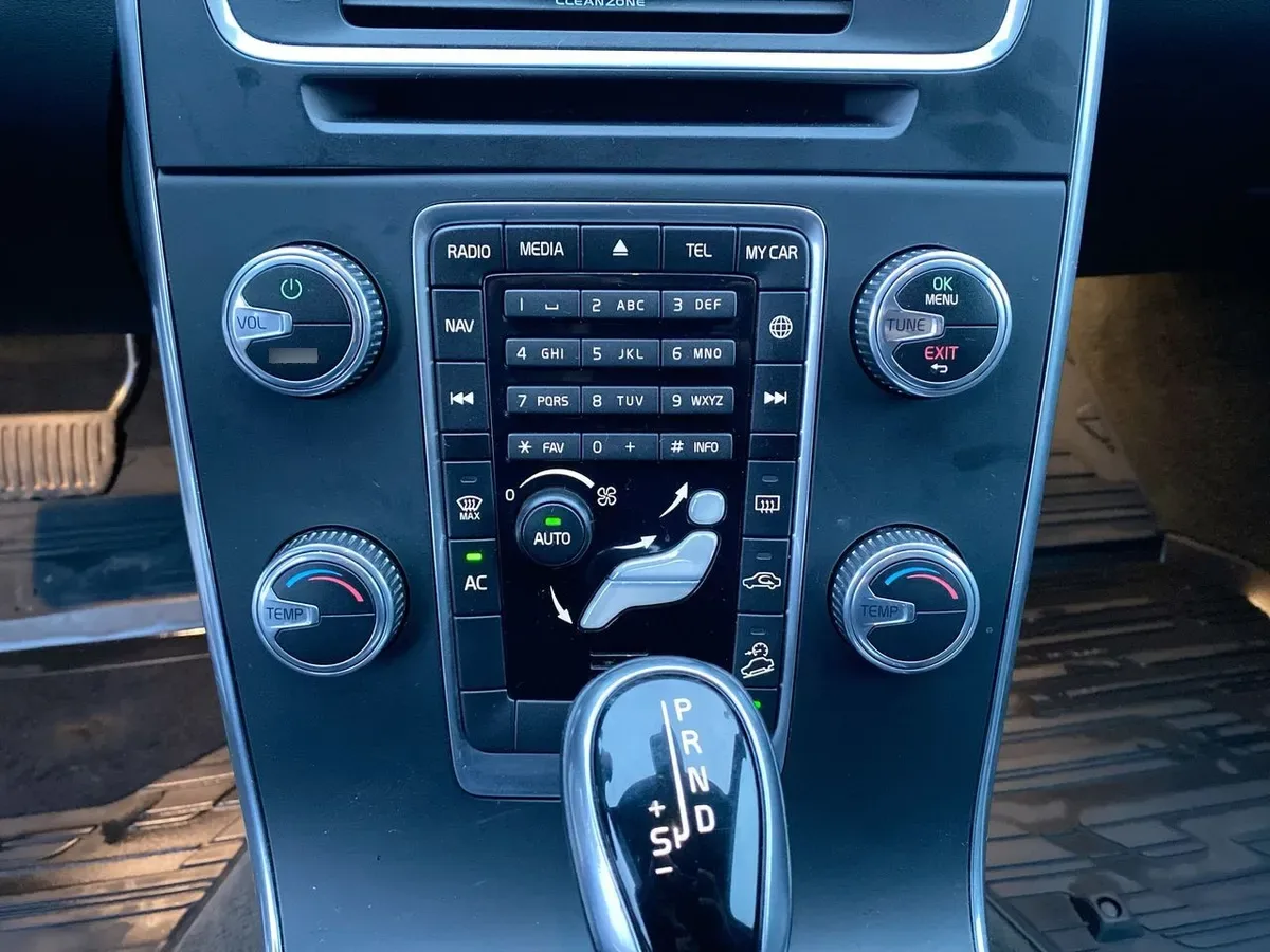Volvo V60 2.5 D4 Diesel Cross Country Comfort Awd At 5p año 2019