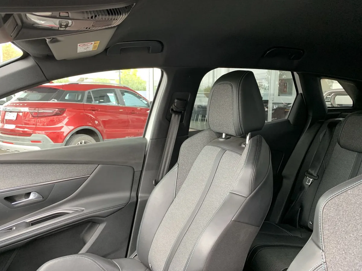 Peugeot 3008 1.5 Allure Pack Bluehdi 130 4x2 Eat8 5p año 2024
