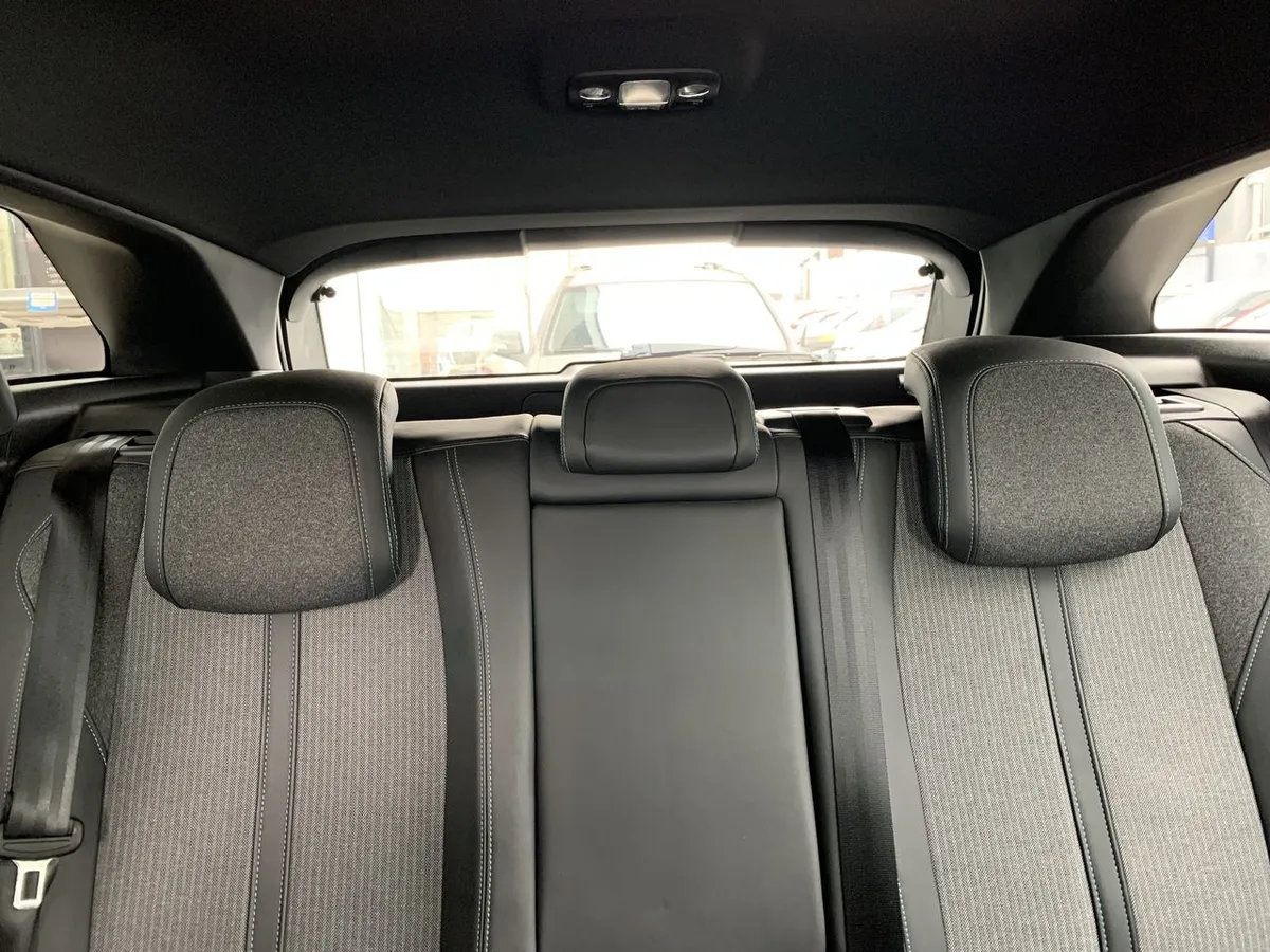 Peugeot 3008 1.5 Allure Pack Bluehdi 130 4x2 Eat8 5p año 2024